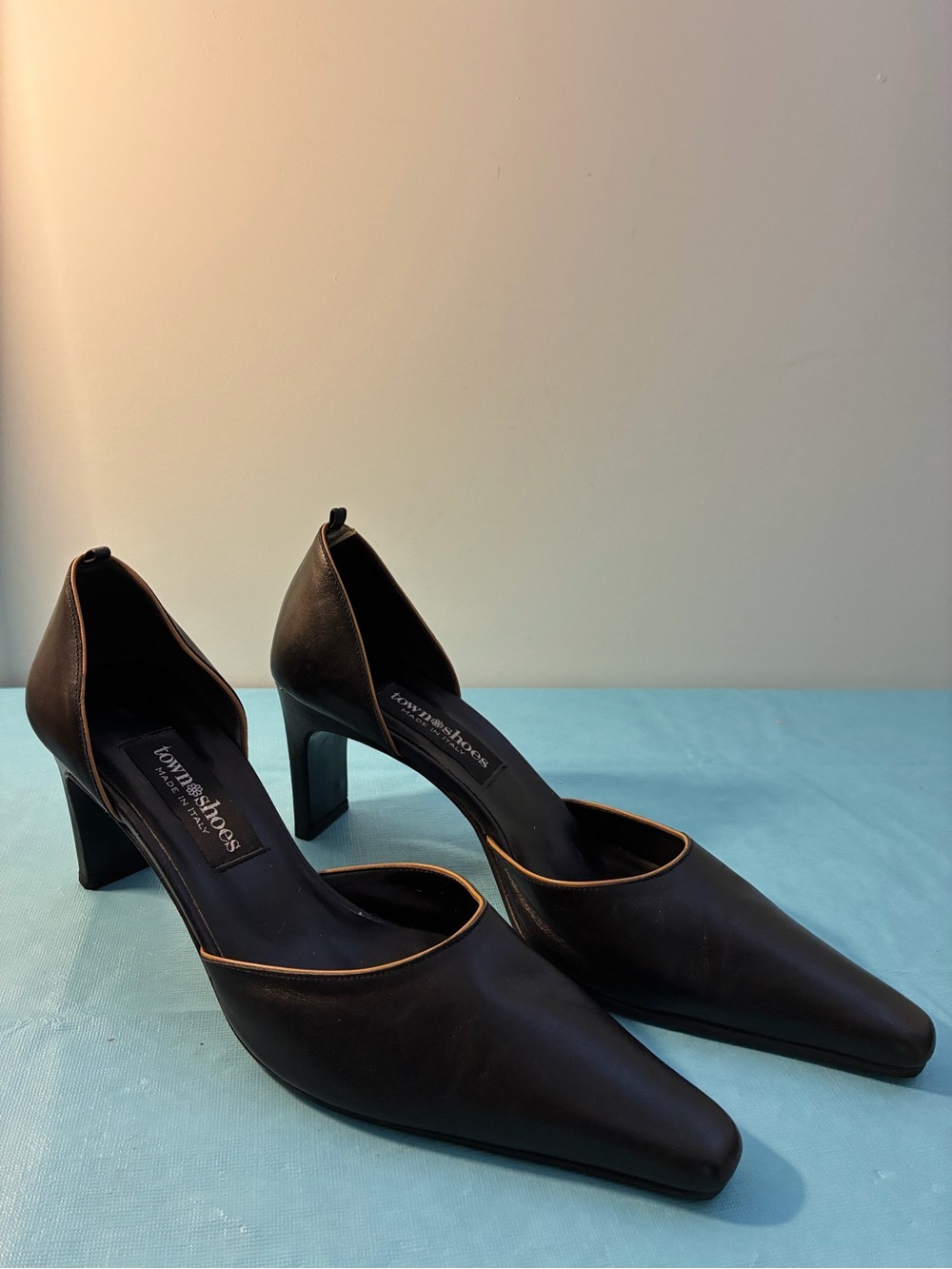 Town Shoes Black Leather D’Orsay Style Pumps Made in Italy Size 10B